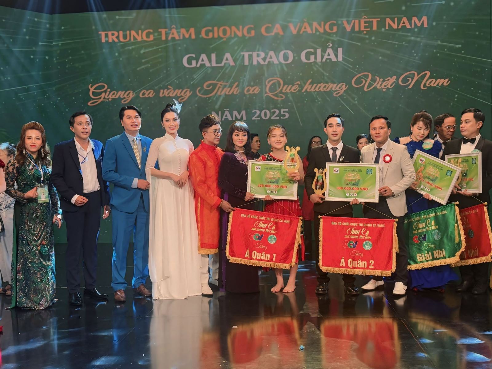 Hai Á Quân chinh phục trái tim khán giả tại Tình ca quê hương Việt Nam 2025